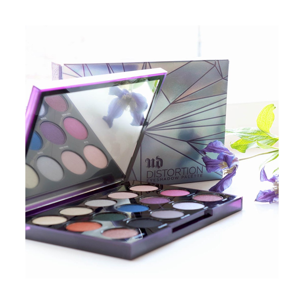 Urban Decay Distortion Eyeshyadow Palette